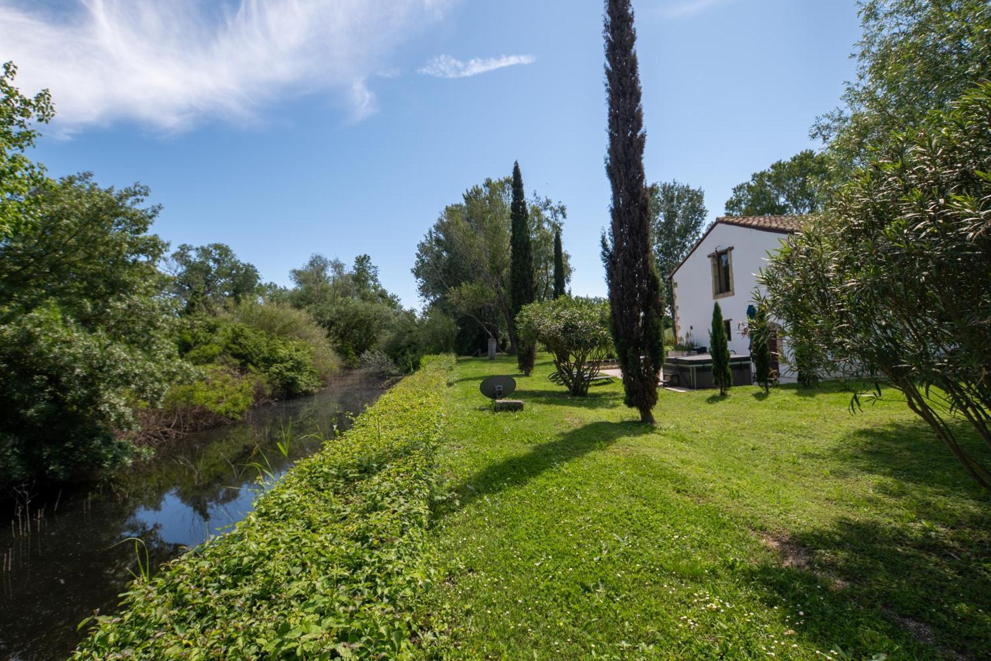 Mas Des Eaux Claires Arles Camargue Villa Сан-Жил Екстериор снимка